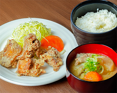 豚汁定食・唐揚げ